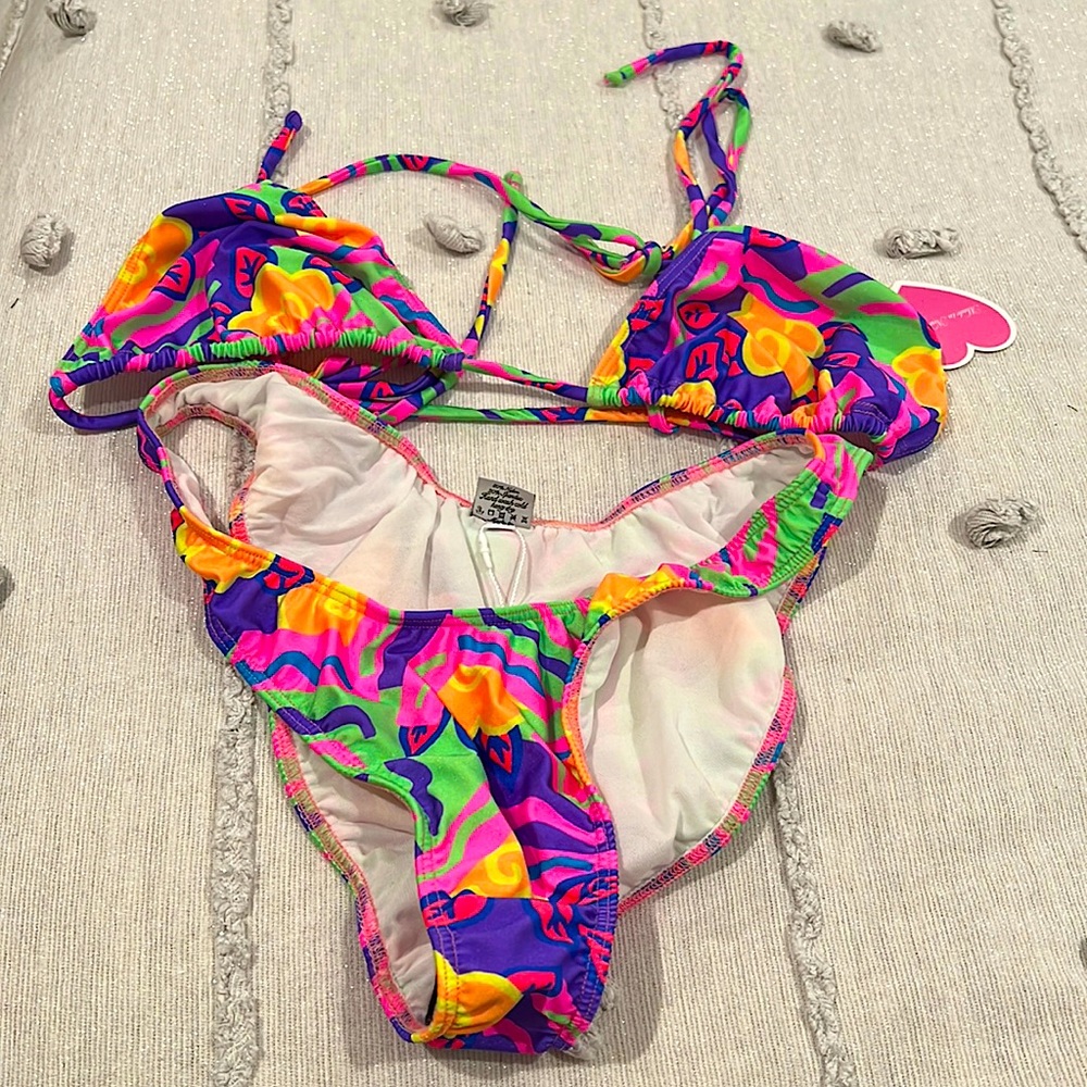 MIRROR PALAIS SWIM SET 
Classic Top and Mom's Bottom
